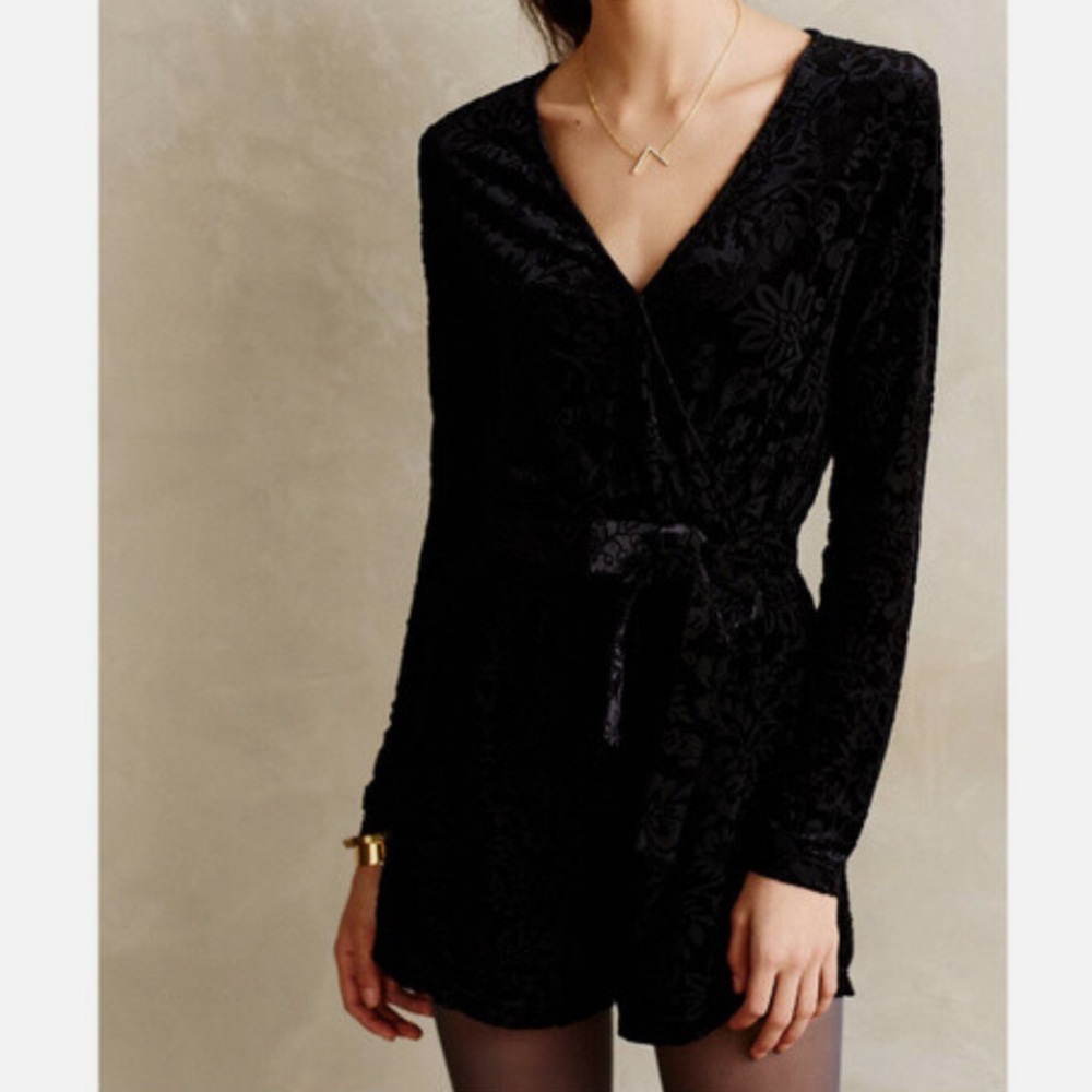 NWT ANTHRO SAYLOR Elegant Black Velvet Belted Shorts Jumpsuit Romper SIZE L